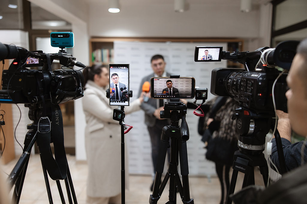 Održana promocija knjige "Let bez prestanka" 29.12.2025. u JU "Filip Višnjić"